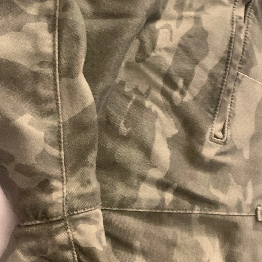 AG The Camden tailored camo cropped pants size 33 - Picture 4 of 5